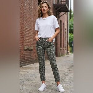Blank NYC Women’s Camouflage Cropped Jeans Waist 25